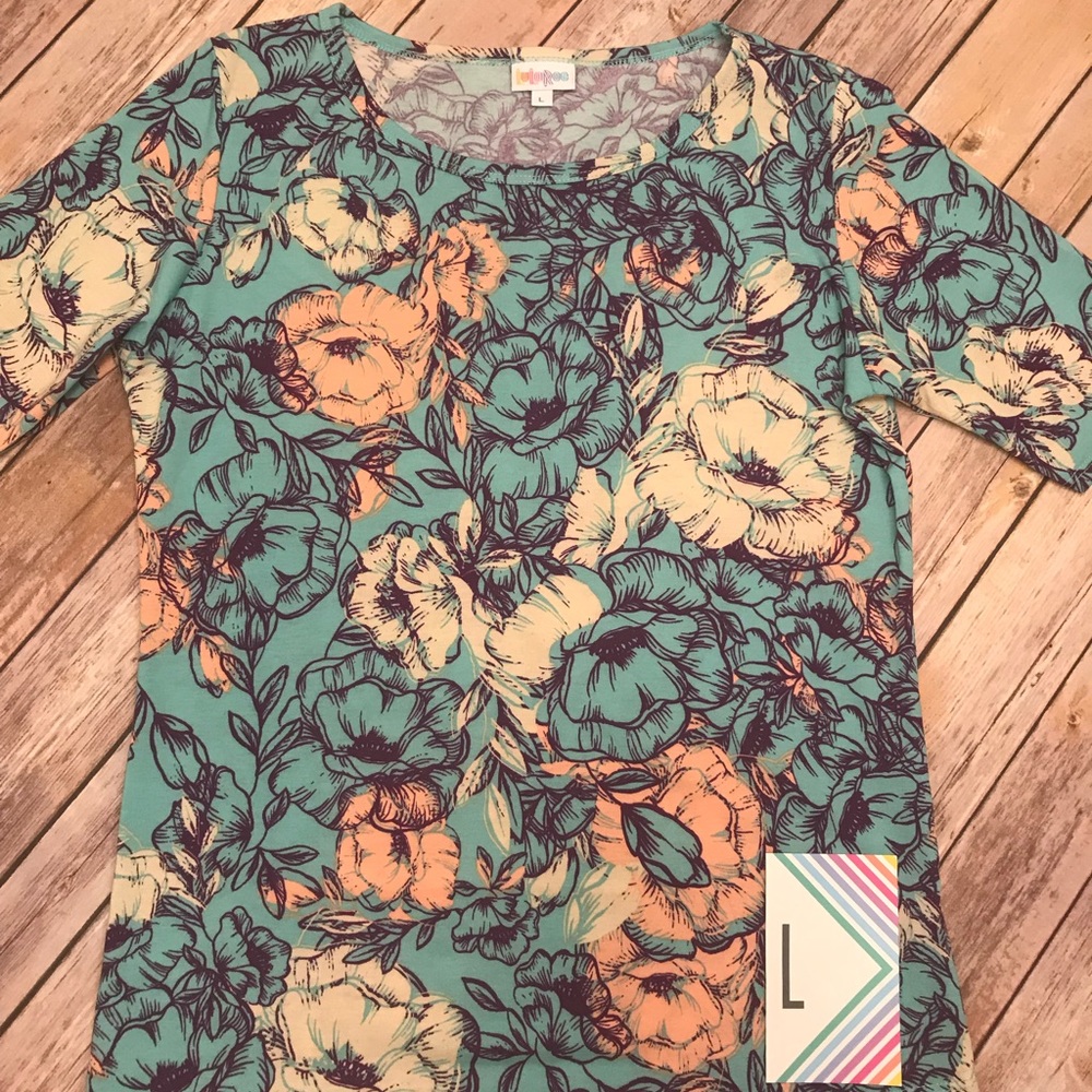 Large LuLaRoe GiGi top